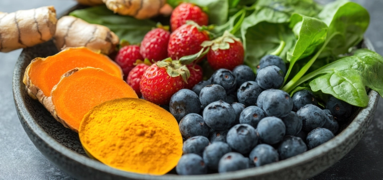 aliments curcruma fraise myrtille