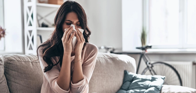 femme qui a des allergies